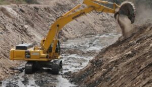 Sector Vivienda culmina descolmatación de quebrada California en Lurigancho-Chosica