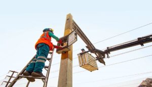 Municipalidad de Lima efectúa el mantenimiento de 2,000 semáforos del Cercado y otros distritos