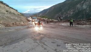 Deslizamiento obstruye tráfico en carretera Huancayo - Izcuchaca