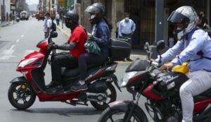 AAP rechaza propuesta que restringe circulación de dos personas en una moto