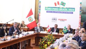 Ministro Pérez Reyes presenta proyectos estratégicos para la conexión vial y fluvial entre Perú y Brasil