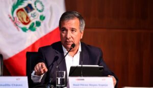 Ministro respalda acuerdos y anuncia inversión de 732 millones para asfaltado de carreteras en Huancavelica