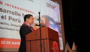 Expertos peruanos y de otros países analizan planes para impulsar desarrollo ferroviario nacional