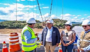 Ministro de Transportes verifica trabajos de rehabilitación del Puente Picota, en San Martín