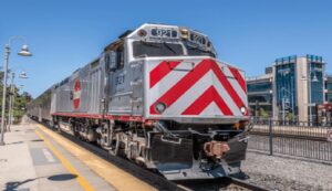 Municipalidad de Lima recibe segundo lote de trenes donados por Caltrain