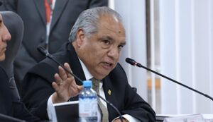 Ministro Sandoval No respondemos a ninguna consigna política en el tren Lima - Chosica