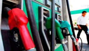 Combustibles al alza no se sabe hasta cuándo carreteras bloqueadas afectan distribución en Perú