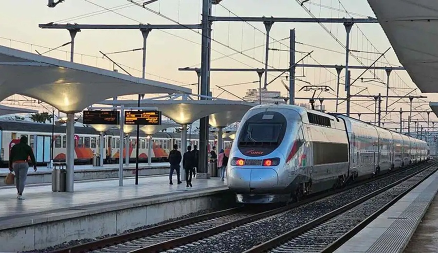 El primer tren de alta velocidad de África revoluciona el transporte al viajar a 320 km por H costó más de 1.800 millones de dólares