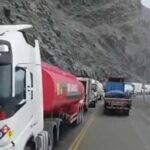 Arequipa: cientos de vehículos quedan varados en la Panamericana Sur por huaicos