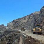 MTC trabaja en la limpieza y remoción de escombros en la vía Atico – Ocoña tras intensas lluvias en Arequipa