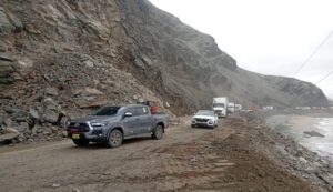 Arequipa MTC restablece tránsito restringido en la Panamericana Sur tras derrumbe registrado en Ático