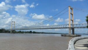 Cómo el colapso de un puente en Indonesia cambió las normas de seguridad vial en el país