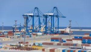 Chile mueve el 8% de su carga por el puerto del Callao y Chancay la carrera por reducir tiempos, costos y transbordos hacia China