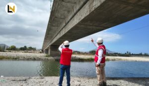 Chimbote advierten fisuras y deficiencias en sistema de drenaje del puente Santa