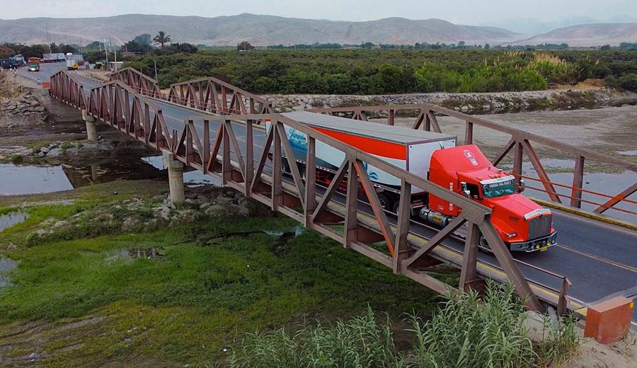 El puente Carrizal, ubicado en la provincia ancashina de Casma, tiene una longitud de 100 metros y su construcción data de 1965. Foto: Andina