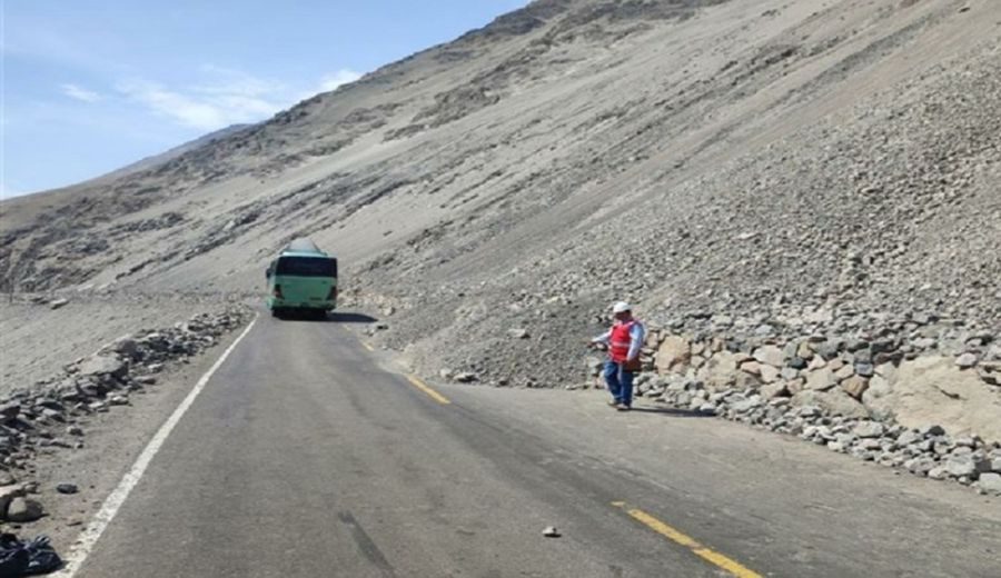 Arequipa: Contraloría alerta falta de señalización y deslizamientos en carretera de Camaná