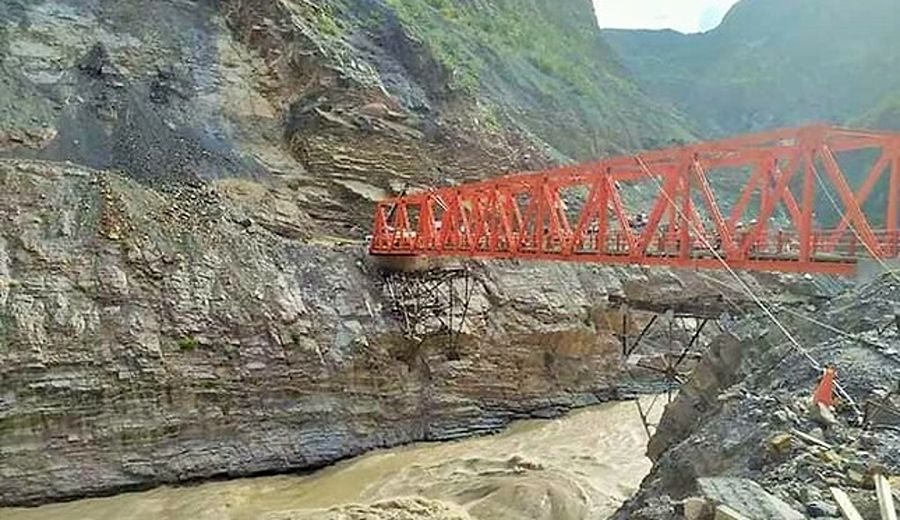 Evalúan alternativas para restablecer el tránsito tras el desplome del puente Kutinachaka en Ayacucho