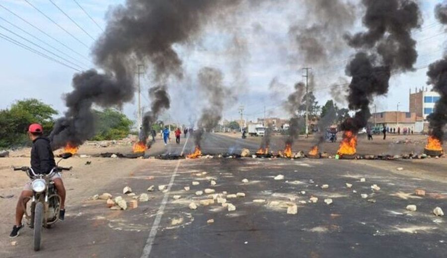 Gremios de transporte manifiestan su indignación por bloqueos de carreteras en el Perú