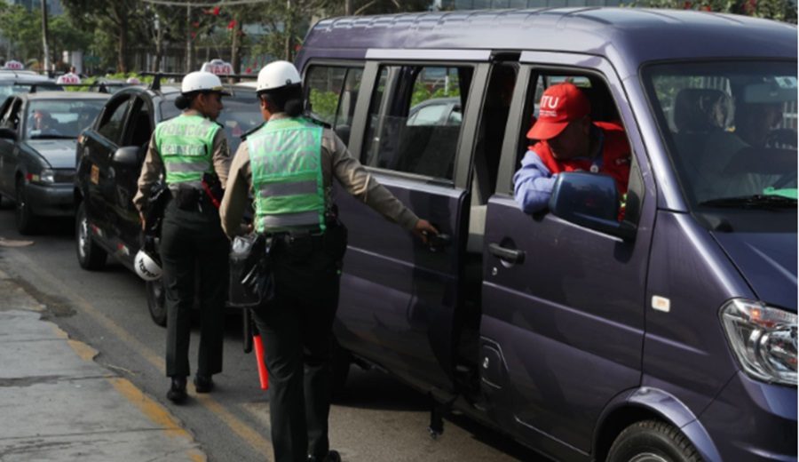 Gremios exigen transporte masivo ante proyectos de ley que amplián taxis colectivos