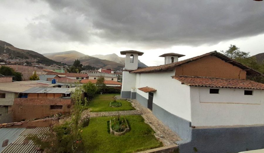 Lluvias intensas generan deslizamientos de tierra y piedras e interrupción de vías en Huancavelica.