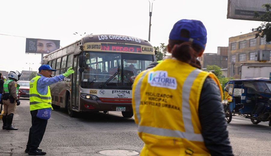 La Victoria reordena el tránsito 28 rutas de transporte circulan por Av. Parinacochas en lugar de jirón Huánuco