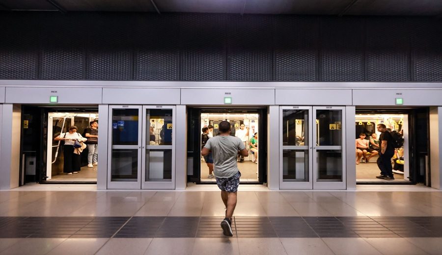 Línea 2 del Metro moderno sistema de puertas automáticas evita accidentes
