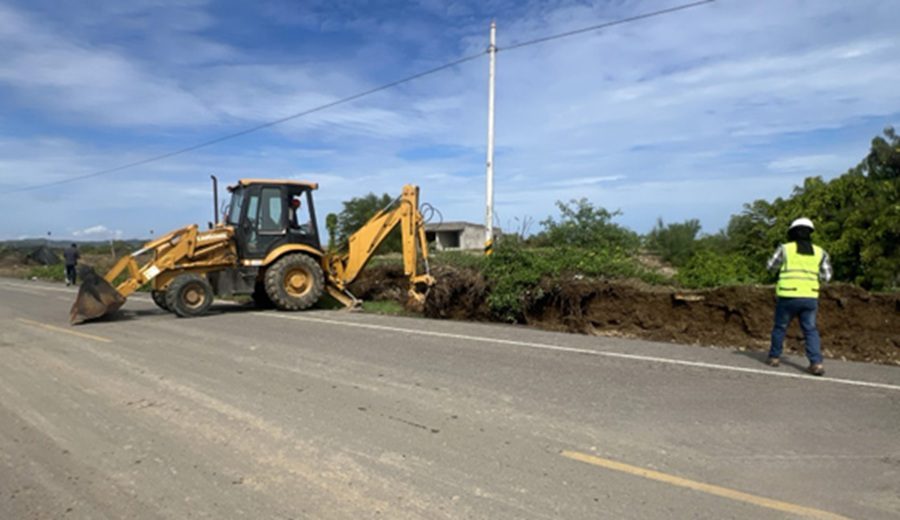 MTC Provías Nacional atiende emergencia por desborde del río Tumbes en el sector Puente El Piojo Corrales