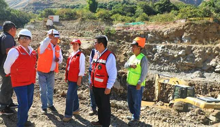 Ministra Lazarte inspeccionó construcción del puente Verde en Huarochirí que beneficiará a 169 mil personas