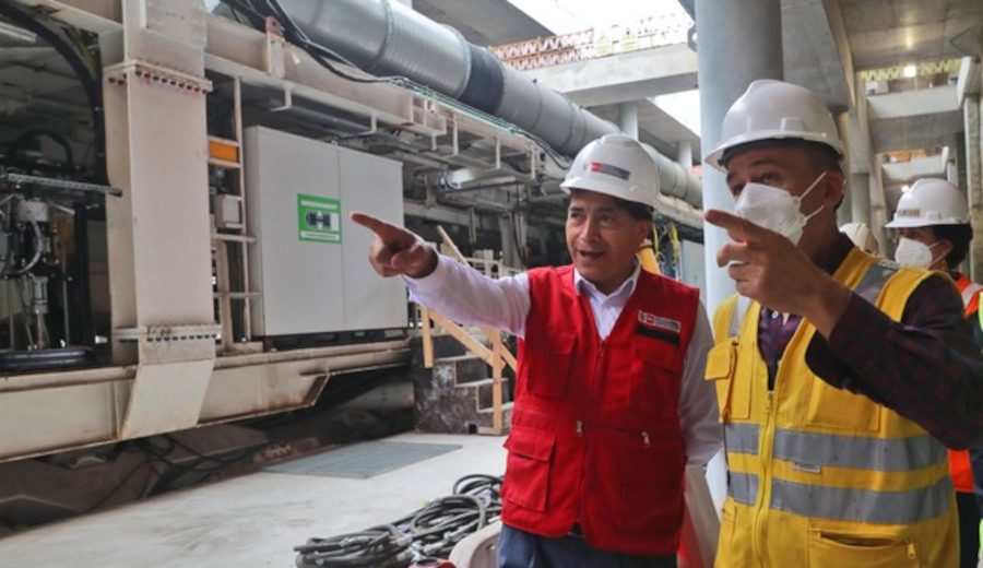 Ministro Bustamante supervisó el ensamblaje de la segunda tuneladora de la Línea 2 del Metro de Lima