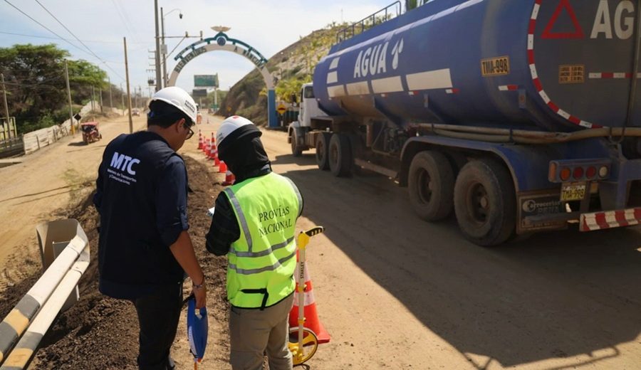 Piura MTC interviene en Máncora para restablecer el tránsito tras intensas lluvias