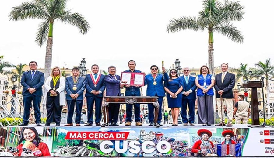 Presidente José Jerí firma ley para que aeropuerto de Cusco sea espacio público