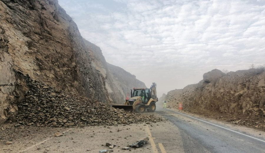 Provías Nacional ejecuta limpieza de vía Lima-Canta afectada por derrumbes tras sismo