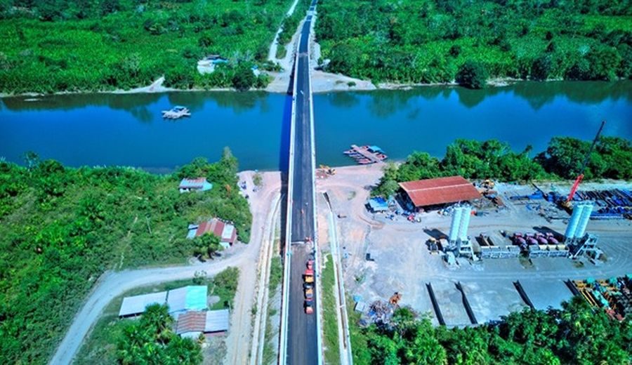 Puente Salvador que beneficiará a productores de café y cacao de Huánuco tiene un avance de 95%