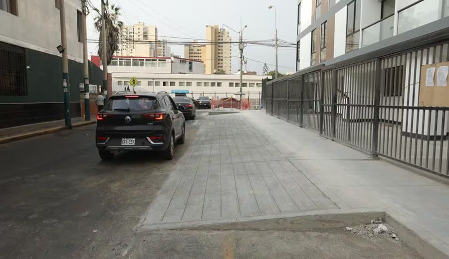 Rampa Ilegal en Pueblo Libre: Tráfico Caótico y Estacionamiento Problema