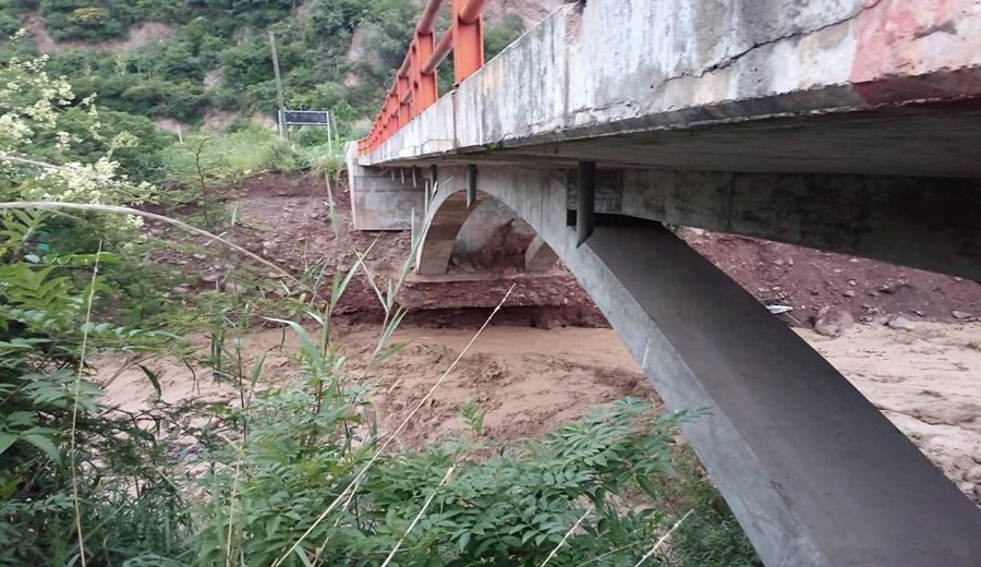 Restricciones de tránsito y daños en puentes tras huaico en Cusco