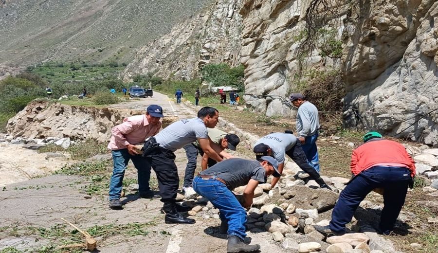 Unión y trabajo comunitario para superar adversidades en carretera clave