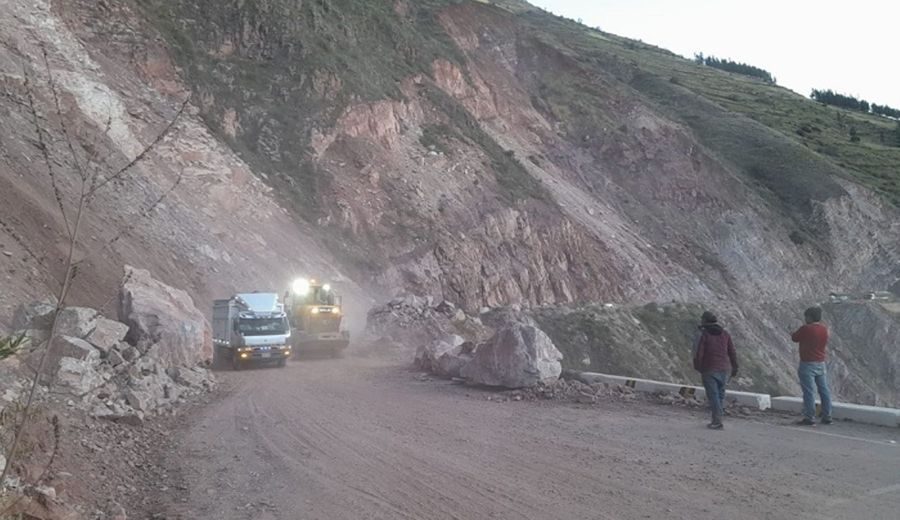 Vía Cusco-Paucartambo Rehabilitada Tras Enorme Derrumbe